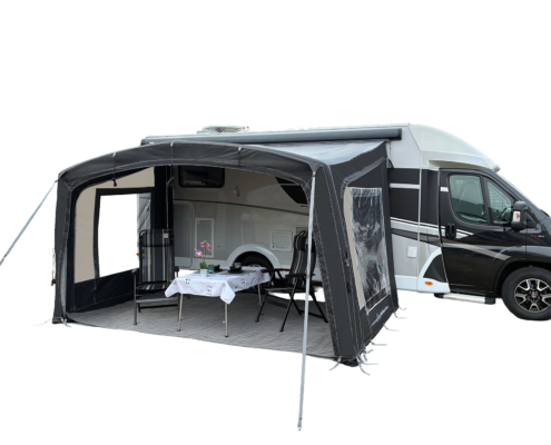 QSF_zonder voorwand_aan camper_vrijstaand